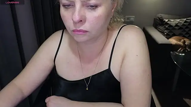 Snapshot of Gray_swann chatting on 02/20/25, 01:19 Gray swann online show from 02/20/25, 01:19