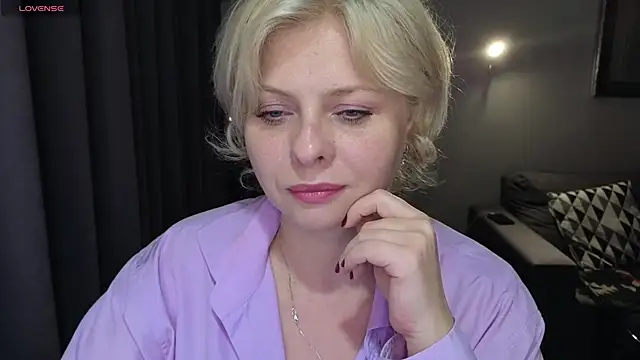 Snapshot of Gray_swann chatting on 02/25/25, 08:51 Gray swann online show from 02/25/25, 08:51