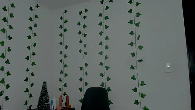 Miaa Garcia online show from 12/22/25, 10:18