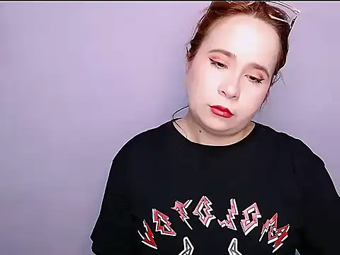 Snapshot of SubLayla01 chatting on 10/22/25, 04:40 SubLayla01 online show from 10/22/25, 04:40