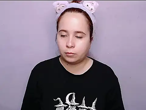 Snapshot of SubLayla01 chatting on 10/24/25, 05:09 SubLayla01 online show from 10/24/25, 05:09