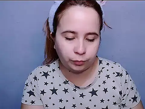 Snapshot of SubLayla01 chatting on 10/28/25, 05:15 SubLayla01 online show from 10/28/25, 05:15