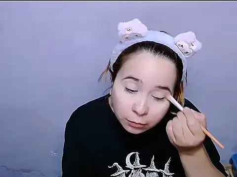 Snapshot of SubLayla01 chatting on 11/13/25, 05:34 SubLayla01 online show from 11/13/25, 05:34