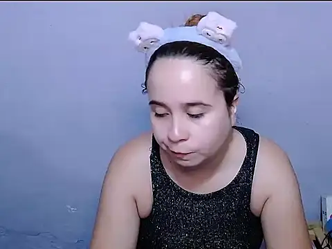 Snapshot of SubLayla01 chatting on 11/19/25, 05:57 SubLayla01 online show from 11/19/25, 05:57