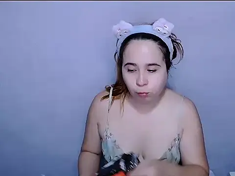 Snapshot of SubLayla01 chatting on 11/28/25, 05:48 SubLayla01 online show from 11/28/25, 05:48