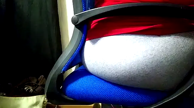 Snapshot of missthickness35_Pika chatting on 01/14/25, 01:36 missthickness35 Pika online show from 01/14/25, 01:36