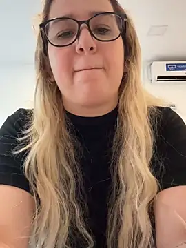 amooraaamoon online show from 03/11/25, 08:42