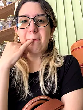 amooraaamoon online show from 10/16/25, 12:39