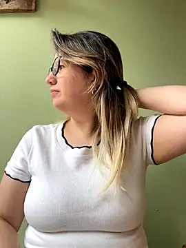 amooraaamoon online show from 10/31/25, 01:23