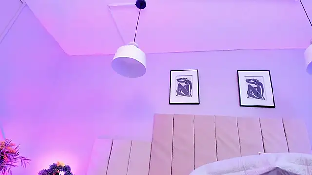 April bowie online show from 02/08/25, 03:21