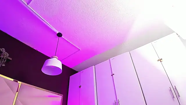 April bowie online show from 11/22/25, 11:20