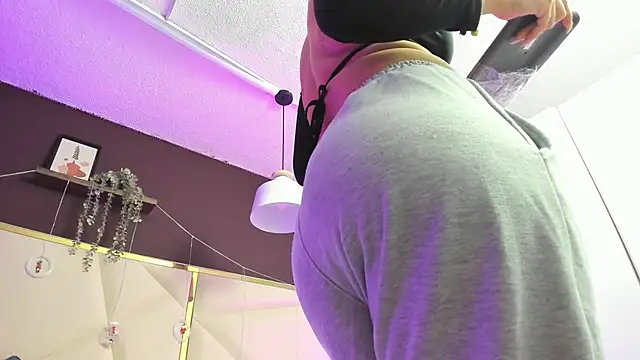 April bowie online show from 12/22/25, 11:40