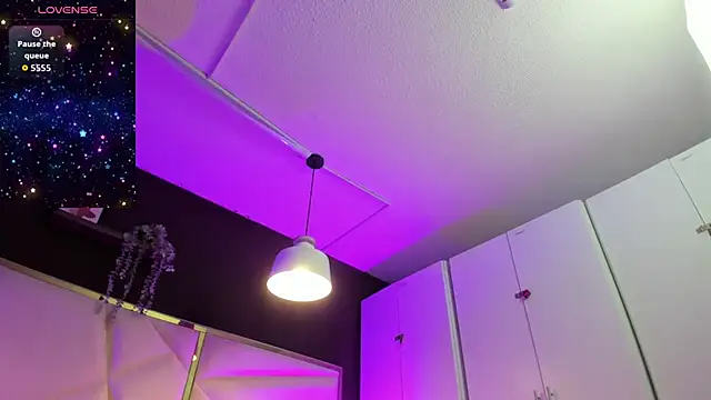 April bowie online show from 03/24/26, 11:48