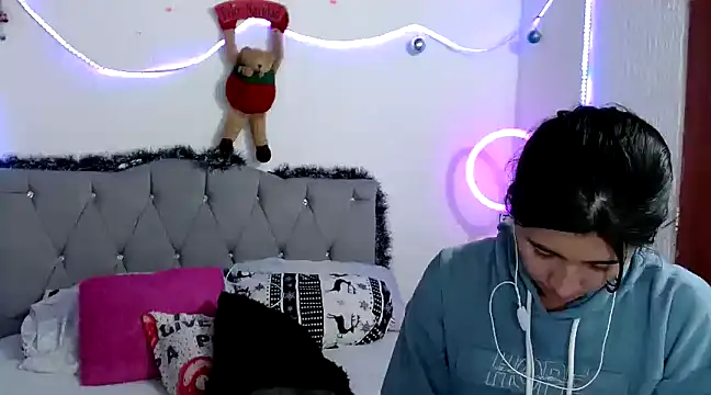 Snapshot of Yeimy_sweetf chatting on 12/04/24, 10:51 Yeimy sweetf online show from 12/04/24, 10:51