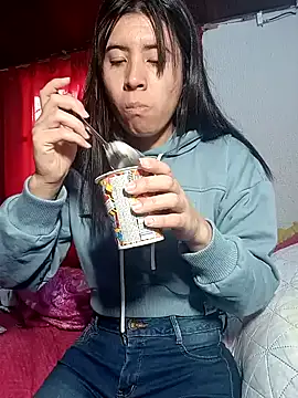 Snapshot of Yeimy_sweetf chatting on 01/10/25, 10:15 Yeimy sweetf online show from 01/10/25, 10:15