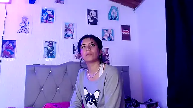 Snapshot of Yeimy_sweetf chatting on 01/16/25, 03:23 Yeimy sweetf online show from 01/16/25, 03:23