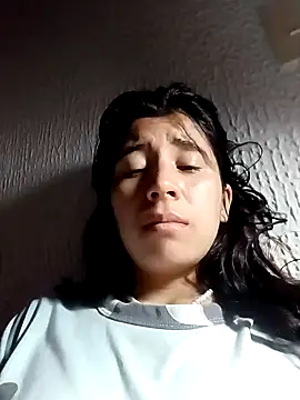 Snapshot of Yeimy_sweetf chatting on 01/19/25, 03:18 Yeimy sweetf online show from 01/19/25, 03:18