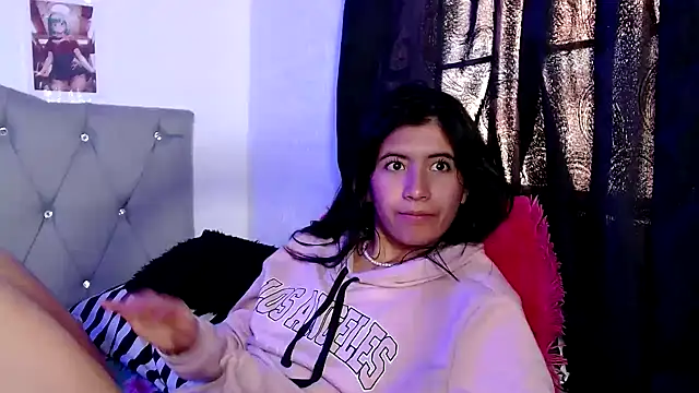 Snapshot of Yeimy_sweetf chatting on 01/22/25, 07:56 Yeimy sweetf online show from 01/22/25, 07:56