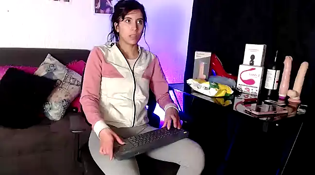 Snapshot of Yeimy_sweetf chatting on 01/29/25, 11:56 Yeimy sweetf online show from 01/29/25, 11:56