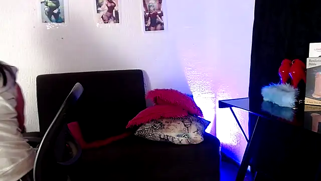 Snapshot of Yeimy_sweetf chatting on 01/31/25, 06:57 Yeimy sweetf online show from 01/31/25, 06:57