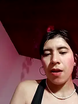 Snapshot of Yeimy_sweetf chatting on 02/07/25, 04:35 Yeimy sweetf online show from 02/07/25, 04:35