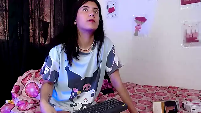 Snapshot of Yeimy_sweetf chatting on 02/10/25, 05:30 Yeimy sweetf online show from 02/10/25, 05:30