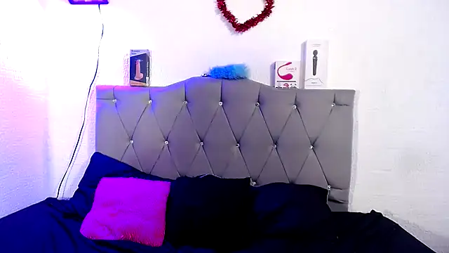 Snapshot of Yeimy_sweetf chatting on 02/15/25, 01:31 Yeimy sweetf online show from 02/15/25, 01:31