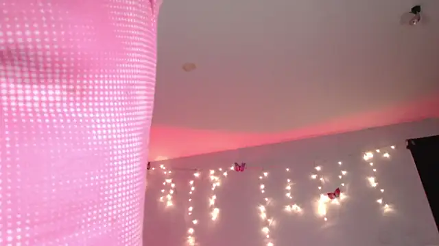 Snapshot of Hellen_dumont chatting on 02/27/25, 02:21 Hellen dumont online show from 02/27/25, 02:21