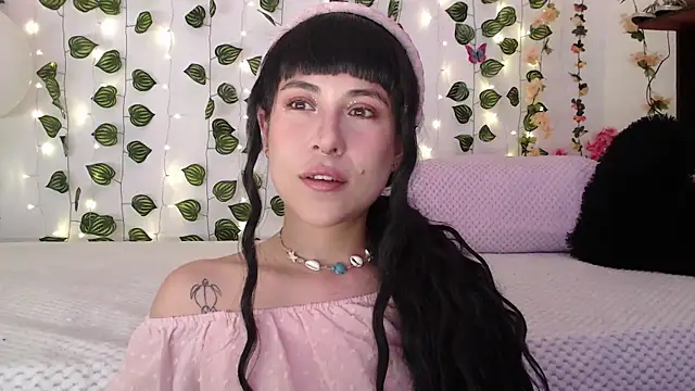Snapshot of Hellen_dumont chatting on 09/18/25, 01:51 Hellen dumont online show from 09/18/25, 01:51