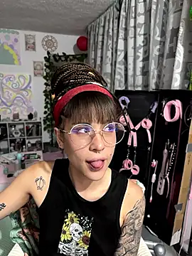 Snapshot of Hellen_dumont chatting on 07/18/26, 02:16 Hellen dumont online show from 07/18/26, 02:16