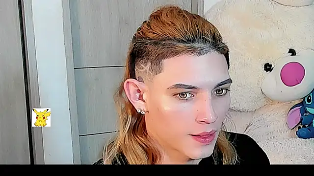 Snapshot of honey_skin chatting on 01/01/25, 01:37 honey skin online show from 01/01/25, 01:37