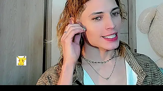 Snapshot of honey_skin chatting on 01/01/25, 11:40 honey skin online show from 01/01/25, 11:40