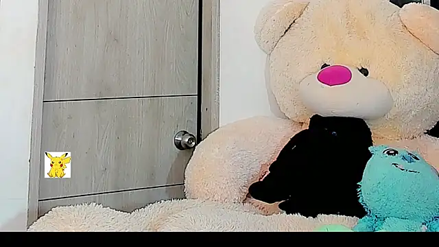 Snapshot of honey_skin chatting on 01/12/25, 03:46 honey skin online show from 01/12/25, 03:46