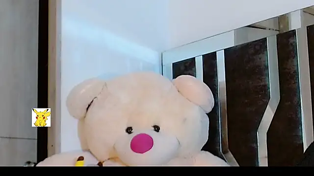 Snapshot of honey_skin chatting on 02/04/25, 10:13 honey skin online show from 02/04/25, 10:13