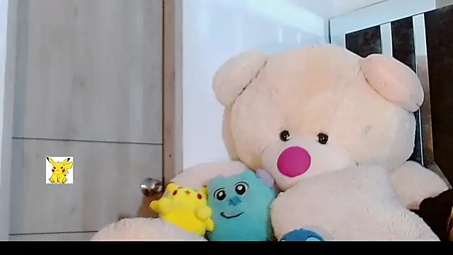 Snapshot of honey_skin chatting on 02/06/25, 12:22 honey skin online show from 02/06/25, 12:22