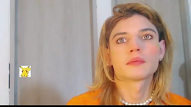 Snapshot of honey_skin chatting on 02/23/25, 01:02 honey skin online show from 02/23/25, 01:02