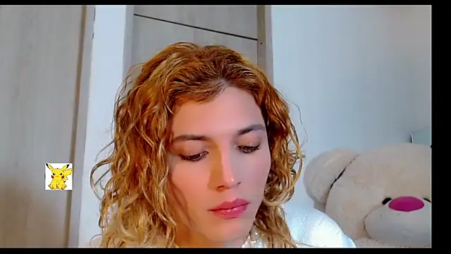 Snapshot of honey_skin chatting on 03/19/25, 08:11 honey skin online show from 03/19/25, 08:11