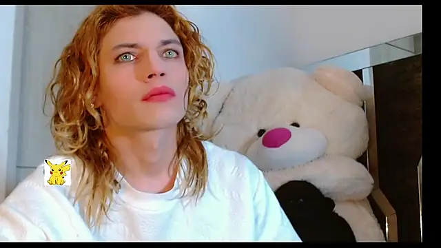 Snapshot of honey_skin chatting on 03/20/25, 02:21 honey skin online show from 03/20/25, 02:21