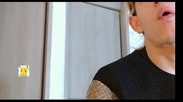 Snapshot of honey_skin chatting on 03/22/25, 11:53 honey skin online show from 03/22/25, 11:53