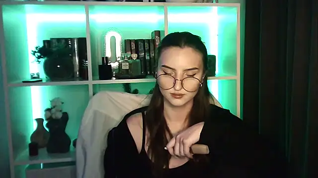 X Alisa online show from 04/18/26, 06:56