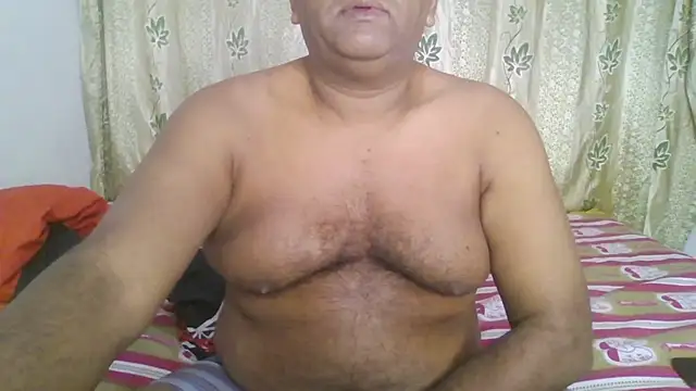 Snapshot of Beargryzzly chatting on 01/05/25, 02:06 Beargryzzly online show from 01/05/25, 02:06