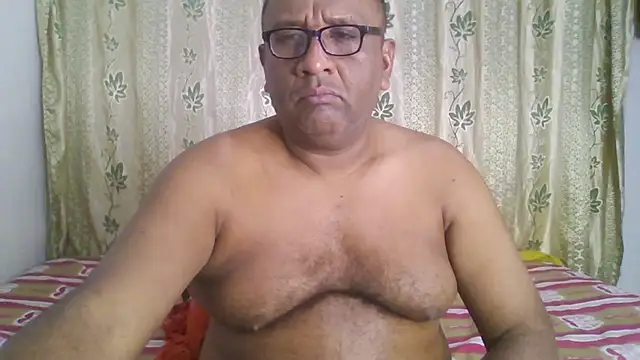 Snapshot of Beargryzzly chatting on 01/12/25, 04:10 Beargryzzly online show from 01/12/25, 04:10