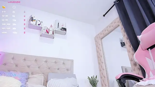 lorennahernandez01 online show from 10/09/25, 11:30