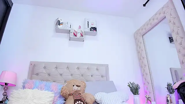 lorennahernandez01 online show from 02/24/26, 11:30