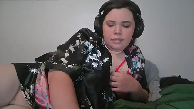Snapshot of AlessaLoveX chatting on 08/02/26, 04:11 AlessaLoveX online show from 08/02/26, 04:11