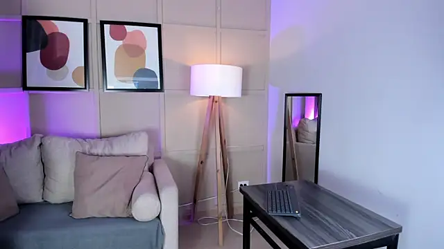 helenaduque  online show from 04/10/26, 10:53