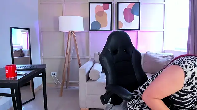 helenaduque  online show from 04/20/26, 12:19