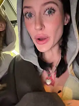 Melissa crazy online show from 10/25/25, 03:18