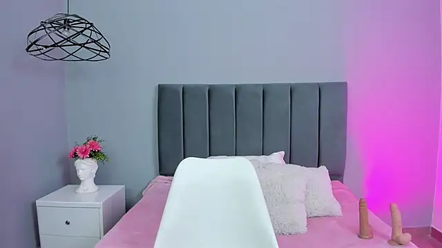 ScarletGV online show from 03/08/25, 04:50