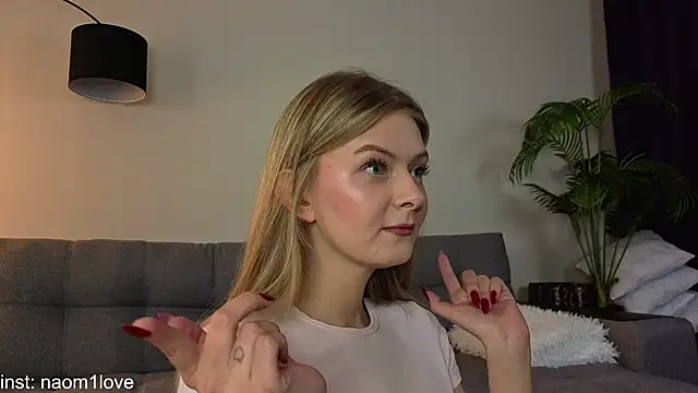 Naomi Girly online show from 10/20/25, 02:06